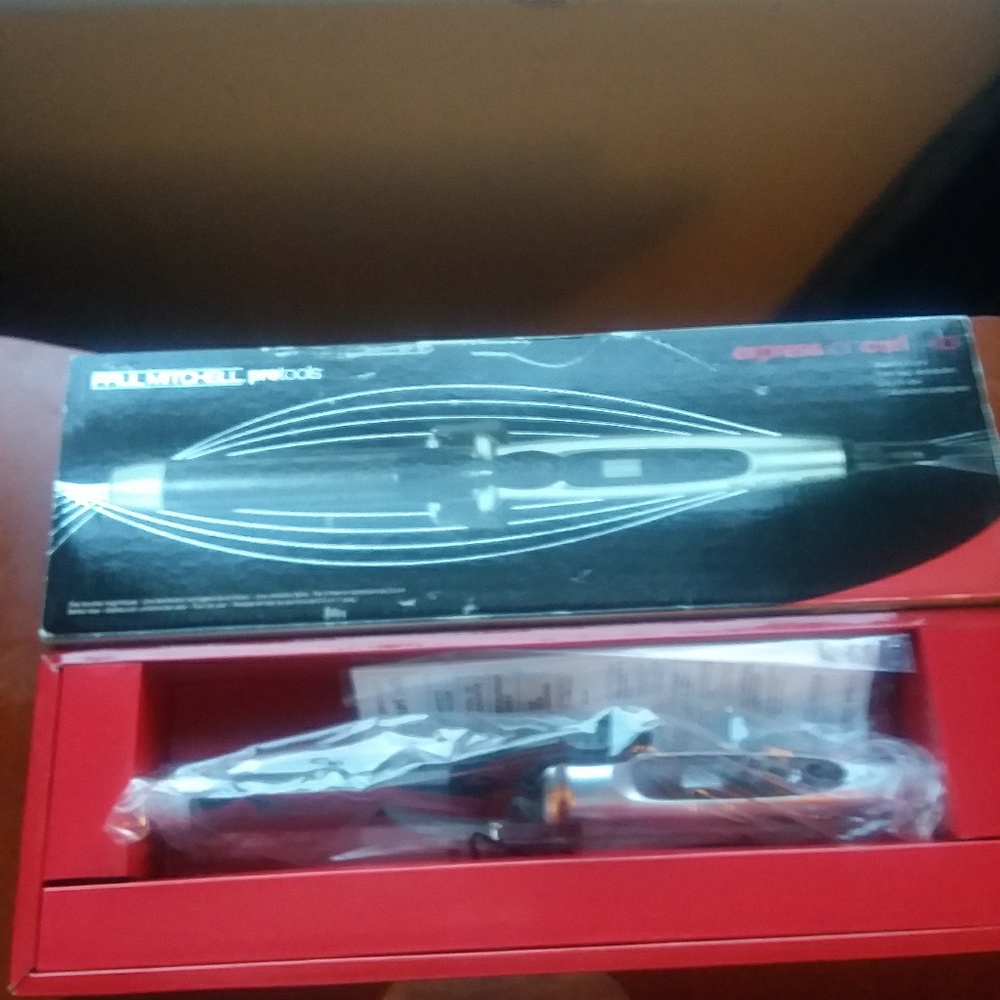 NIB PAUL.MITCHELL EXPRESS ION CURLING IRON